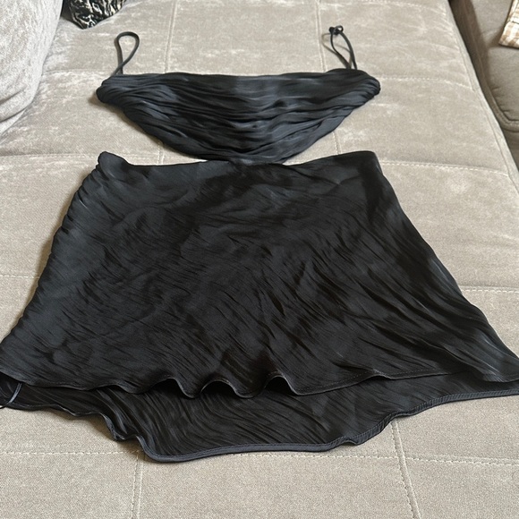 Zara Elegant Black Ruched Top - Picture 3 of 7